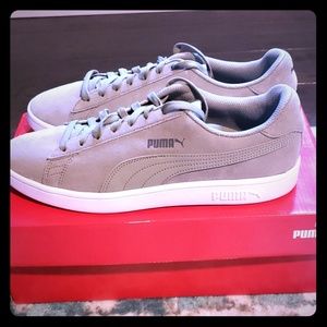 NWT Puma Smash v2 Sneakers